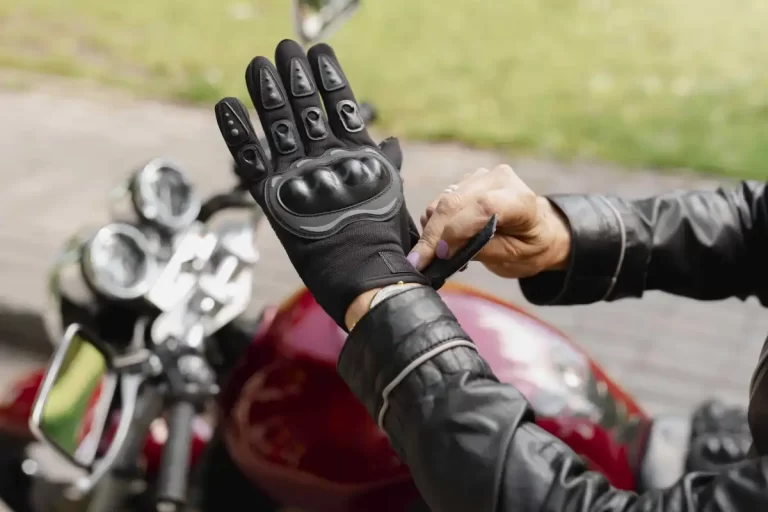 how to choose the best driving gloves